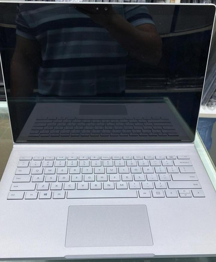 Microsoft Surface Book i7, 6th Generation, 512GB SSD, 16GB