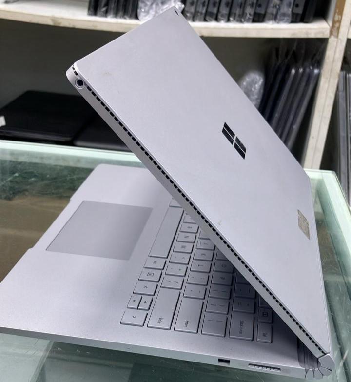 Microsoft Surface Book i7, 6th Generation, 512GB SSD, 16GB