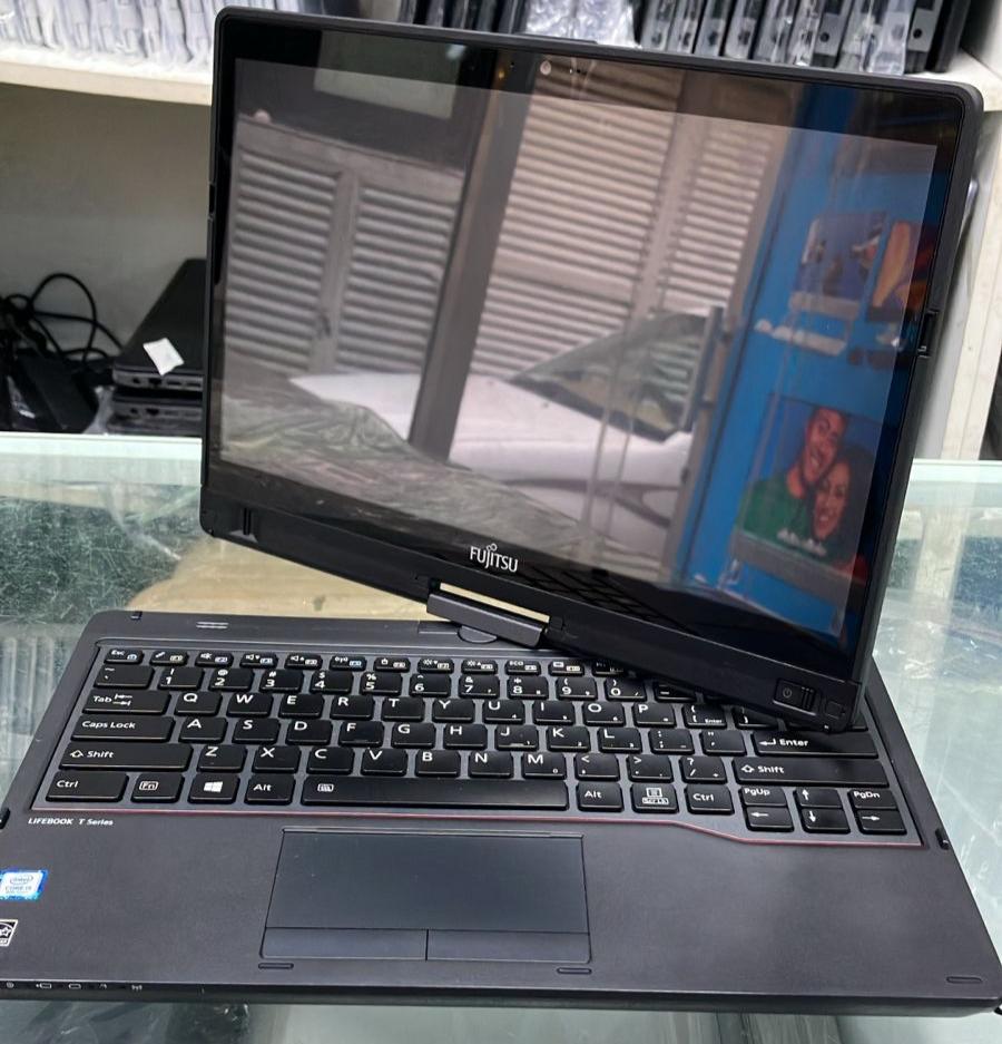 Fujitsu Lifebook i5, 8GB RAM 256GB SSD  2-in-1 Touch and Revolve