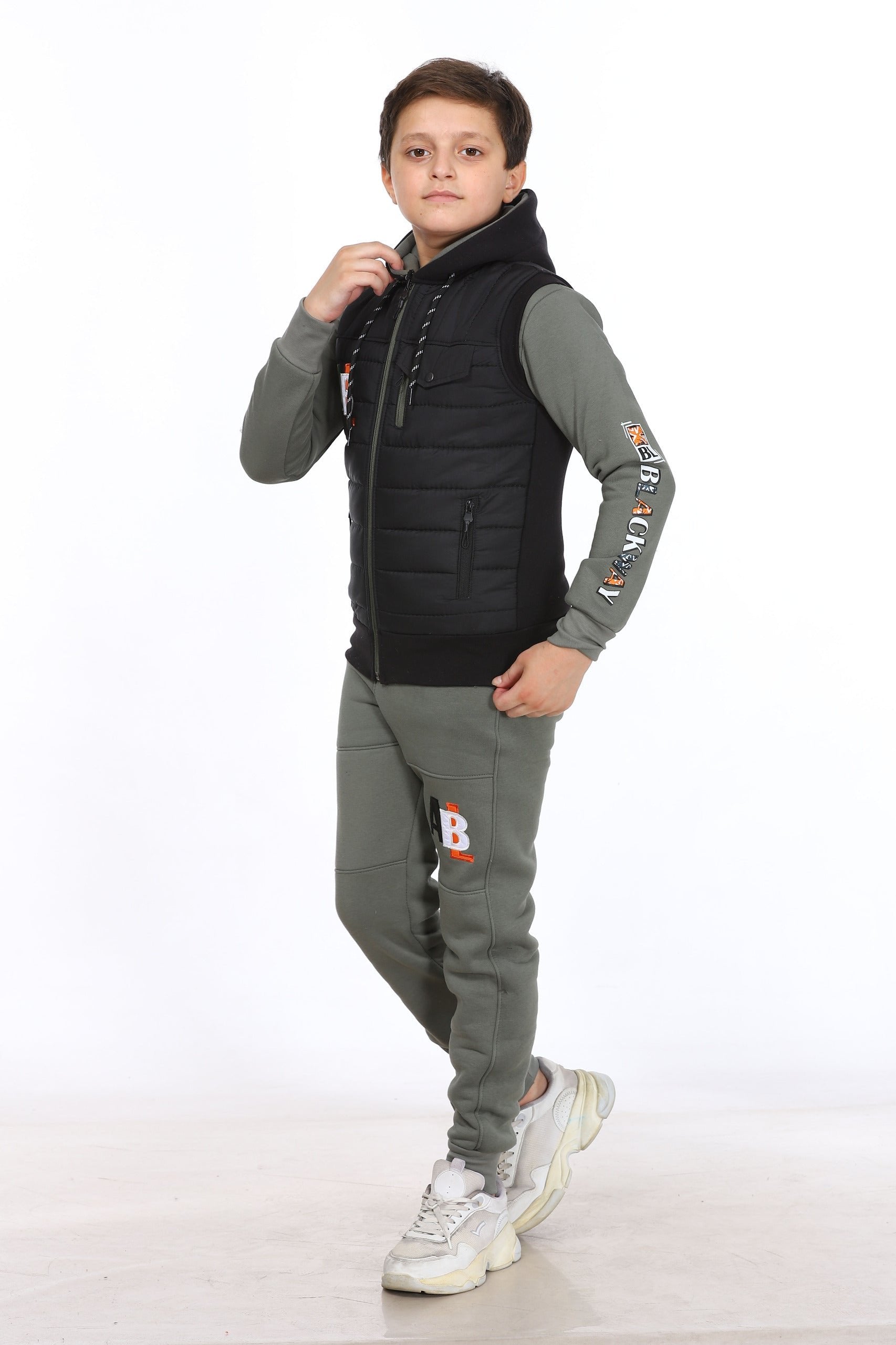 5 to 9 years 3 in 1  Boys Tracksuit, Trousers, Jacket and Sweatshirt,  M5186