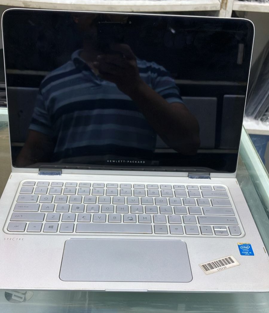 HP Spectre x360 (6th Gen Core i5, 8GB RAM, 256GB SSD)